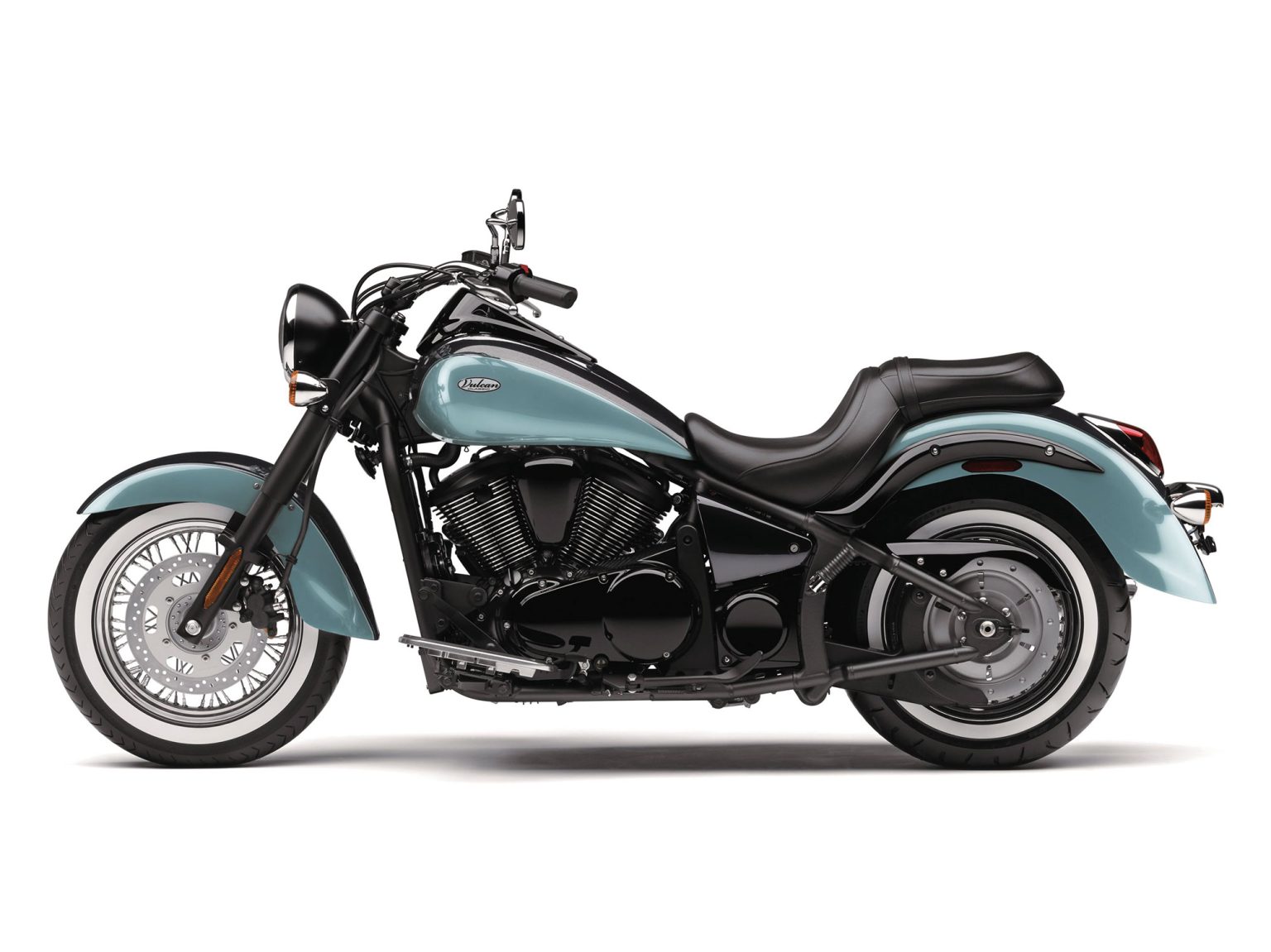 Vulcan 900 Classic combines power, comfort, and timeless cruiser styling. Discover how the Vulcan 900 Classic delivers smooth performance, relaxed ergonomic