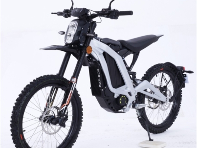 Discover the Light Bee, Sur-Ron’s iconic electric dirt bike featuring 6000W power, 48V battery, and lightweight trail performance. Shop now at Bike Studio
