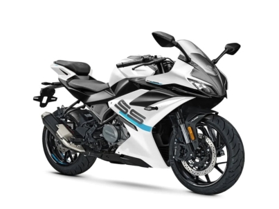 CFMOTO 300SR combines track-ready styling with everyday comfort. Discover why the CFMOTO 300SR is the perfect sportbike for riders who crave agility, speed